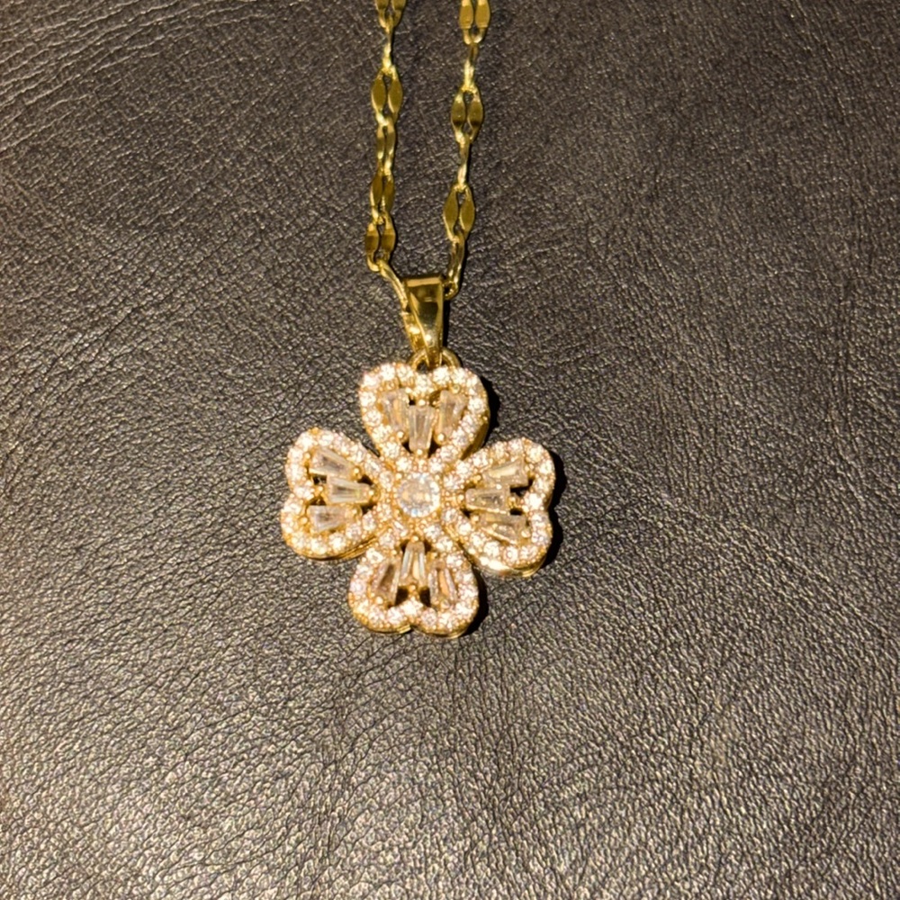 Four Leaf Clover Spinner Necklace/Pendant
